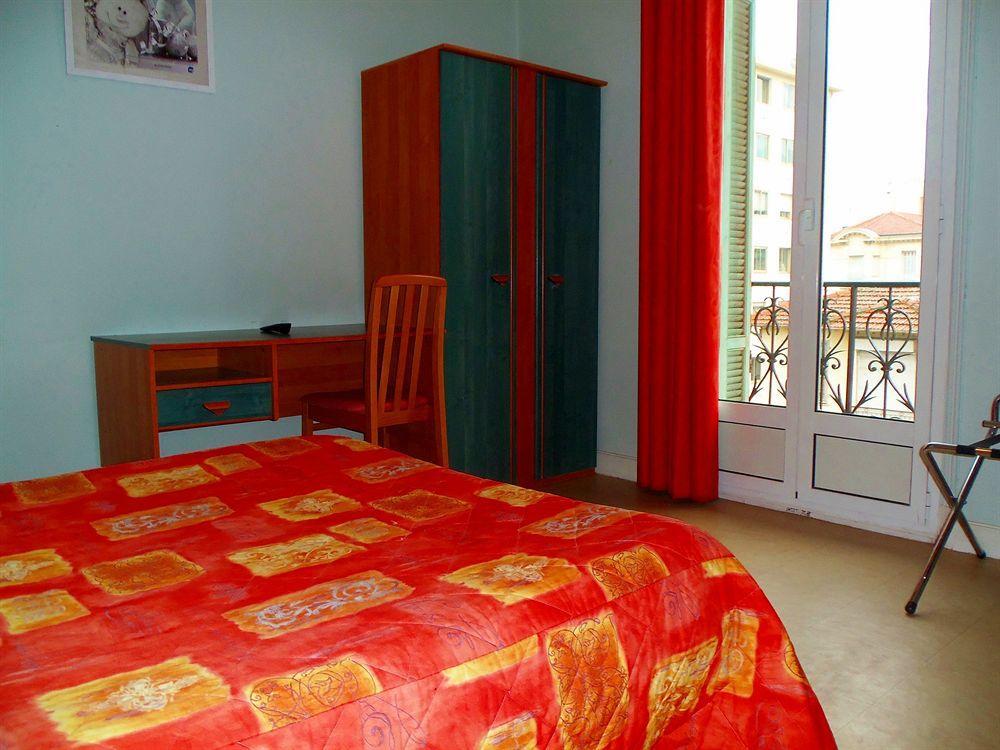 Hotel De Belgique A Menton Bagian luar foto