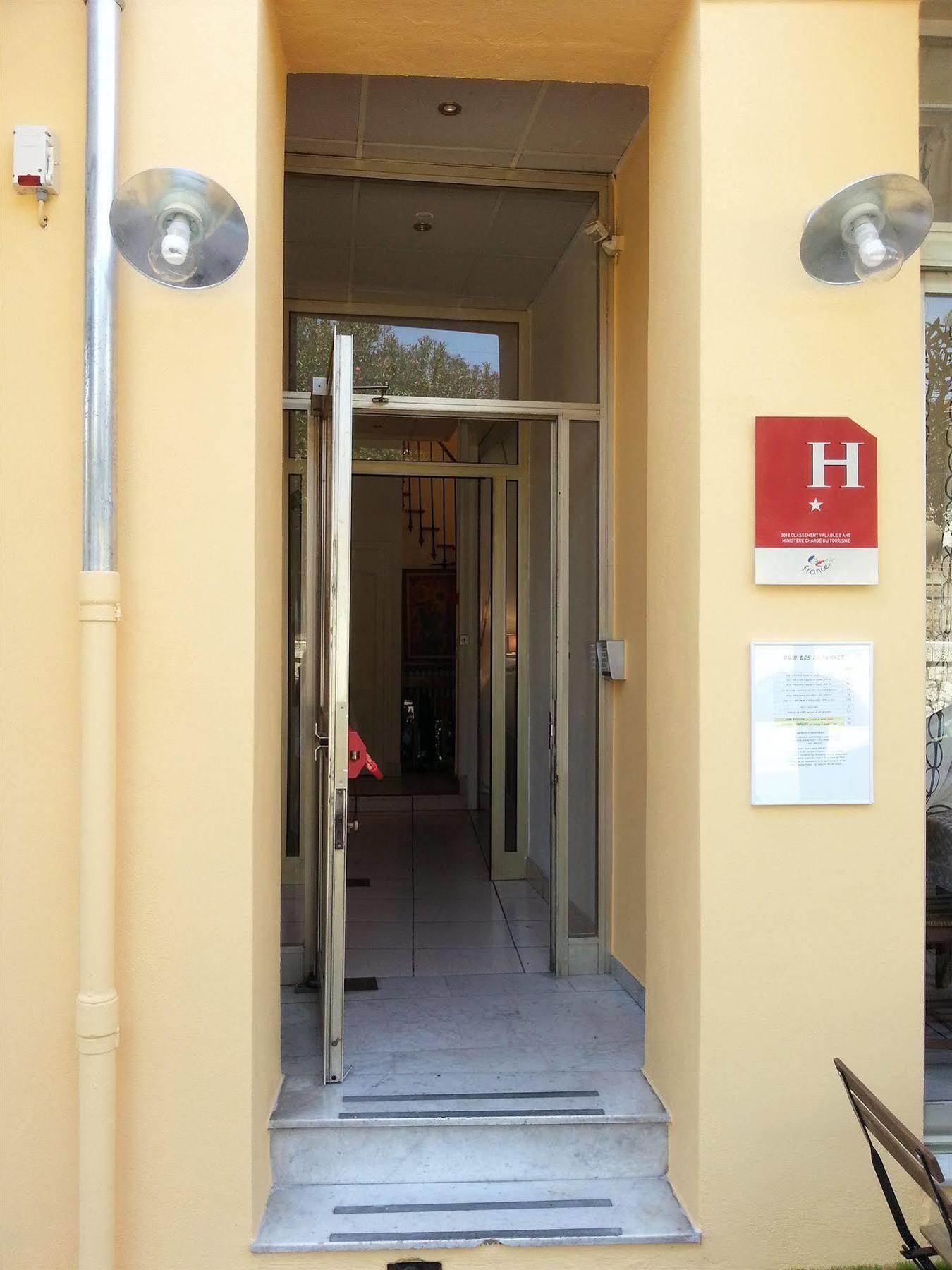Hotel De Belgique A Menton Bagian luar foto